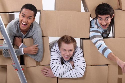 Professional moving support near South Kensington properties